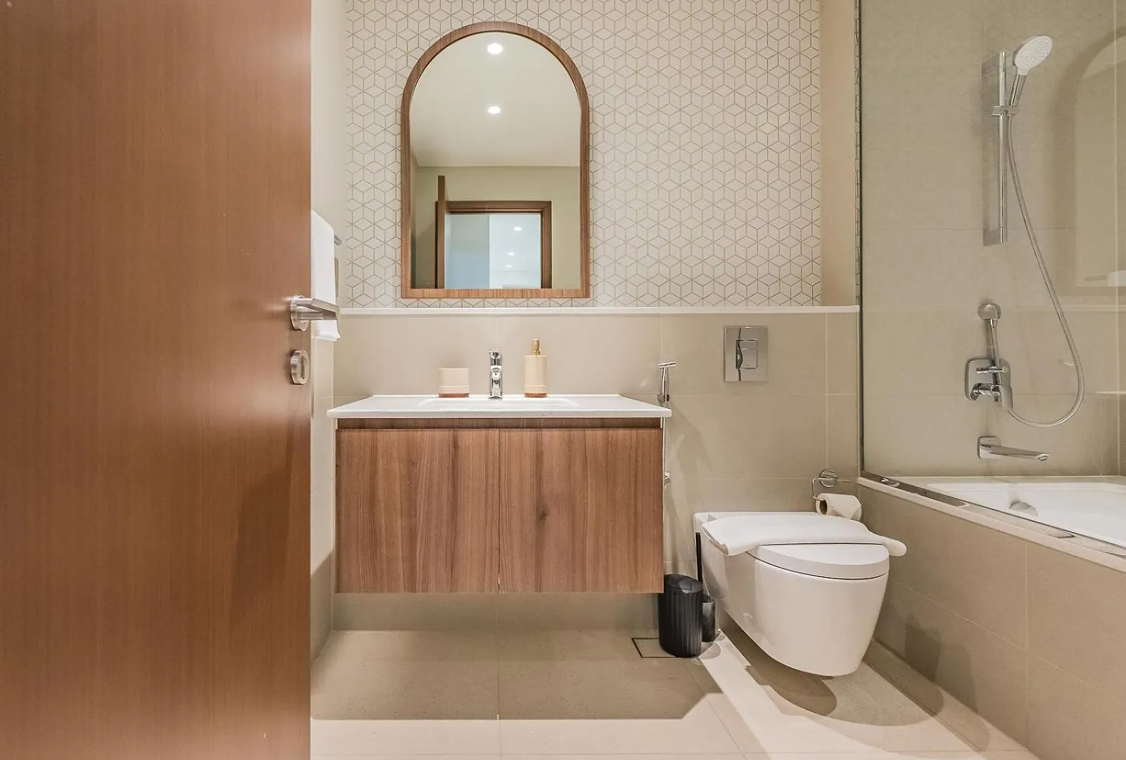 Beach Escape 1Br-Vida Residences Creek Beach Dubai Daire