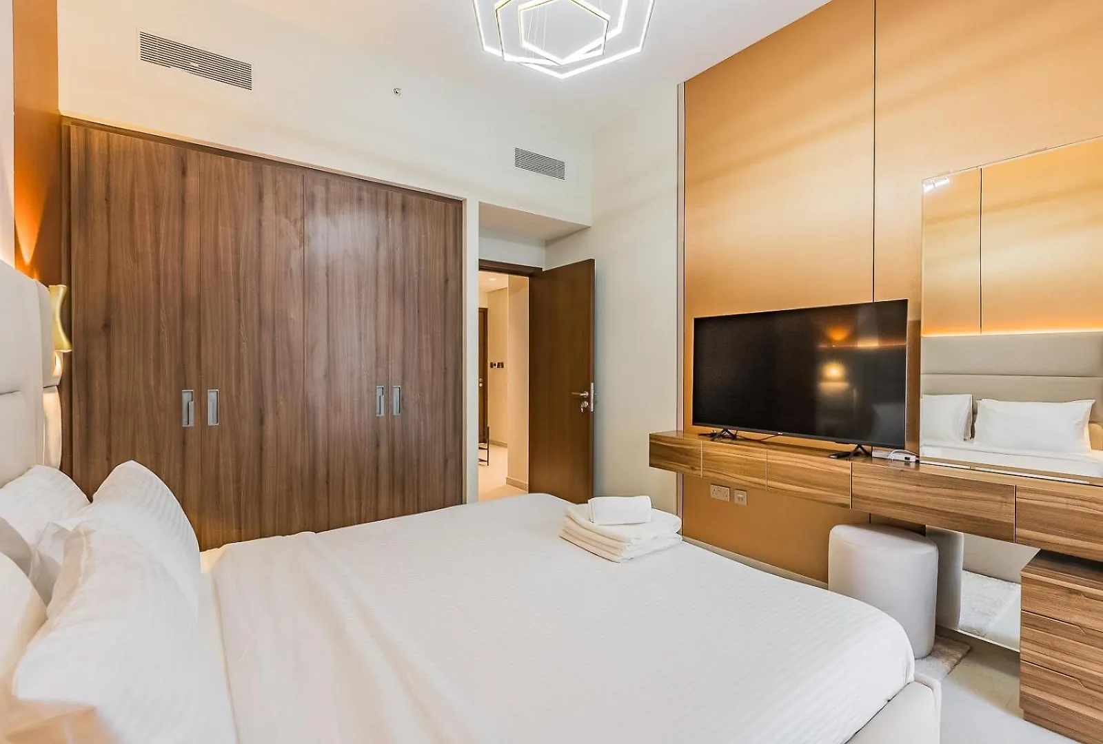 Apartment Beach Escape 1Br-Vida Residences Creek Beach Dubai